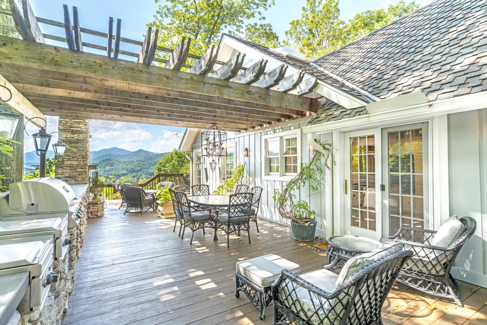 Outdoor Seating and Dining with Stunning Views