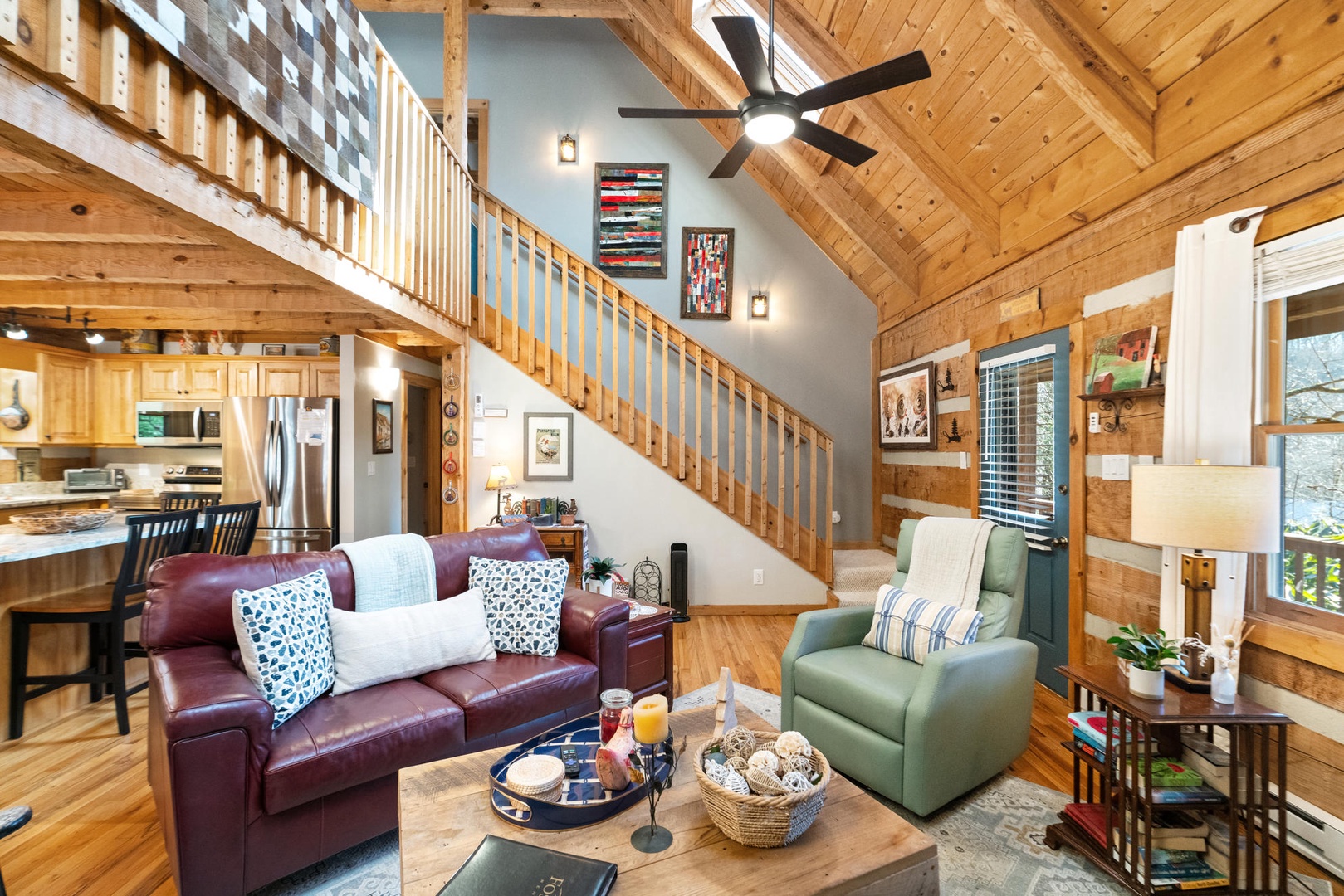 Open Floor Plan--- Cozy log cabin
