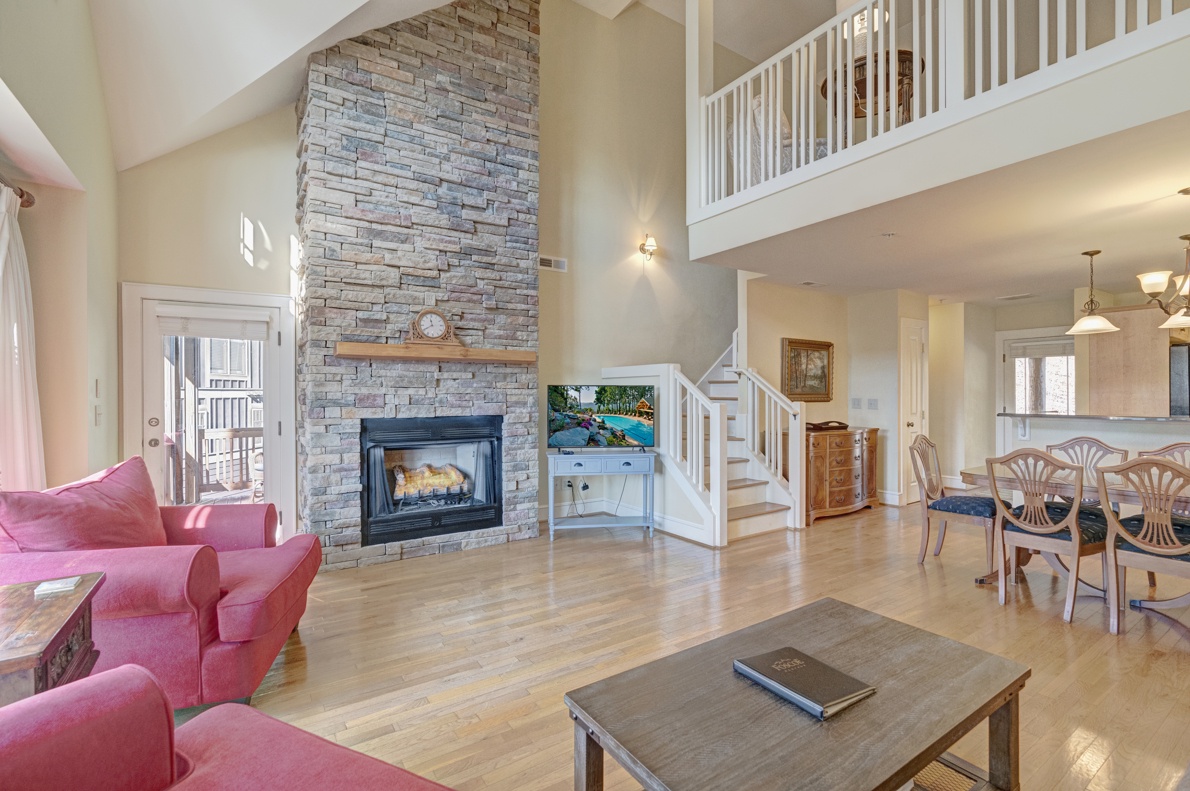 Open Floor Plan--- Kitchen/Dining/Living Rooms