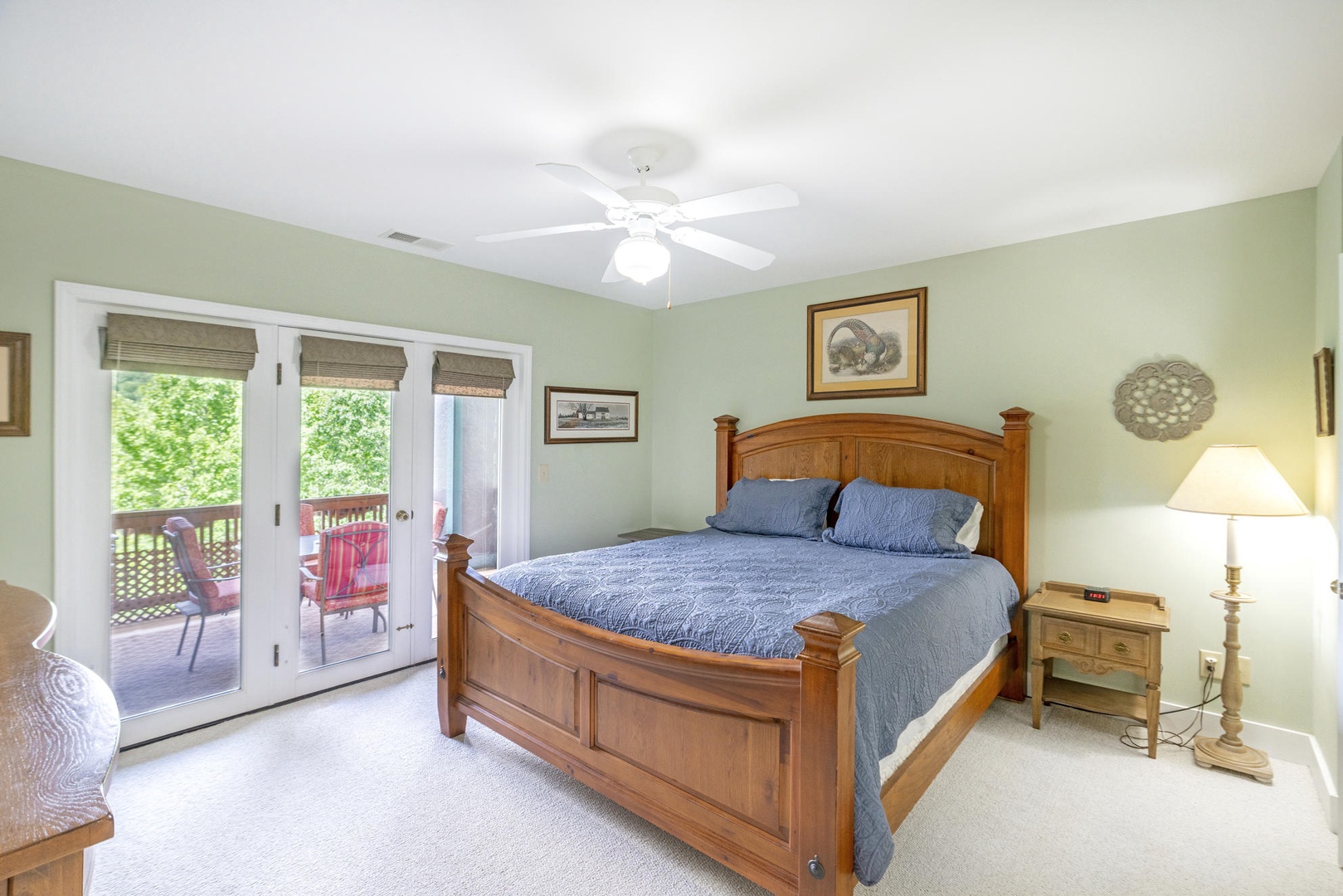 Primary Bedroom---King Size Bed, TV, Mountain View