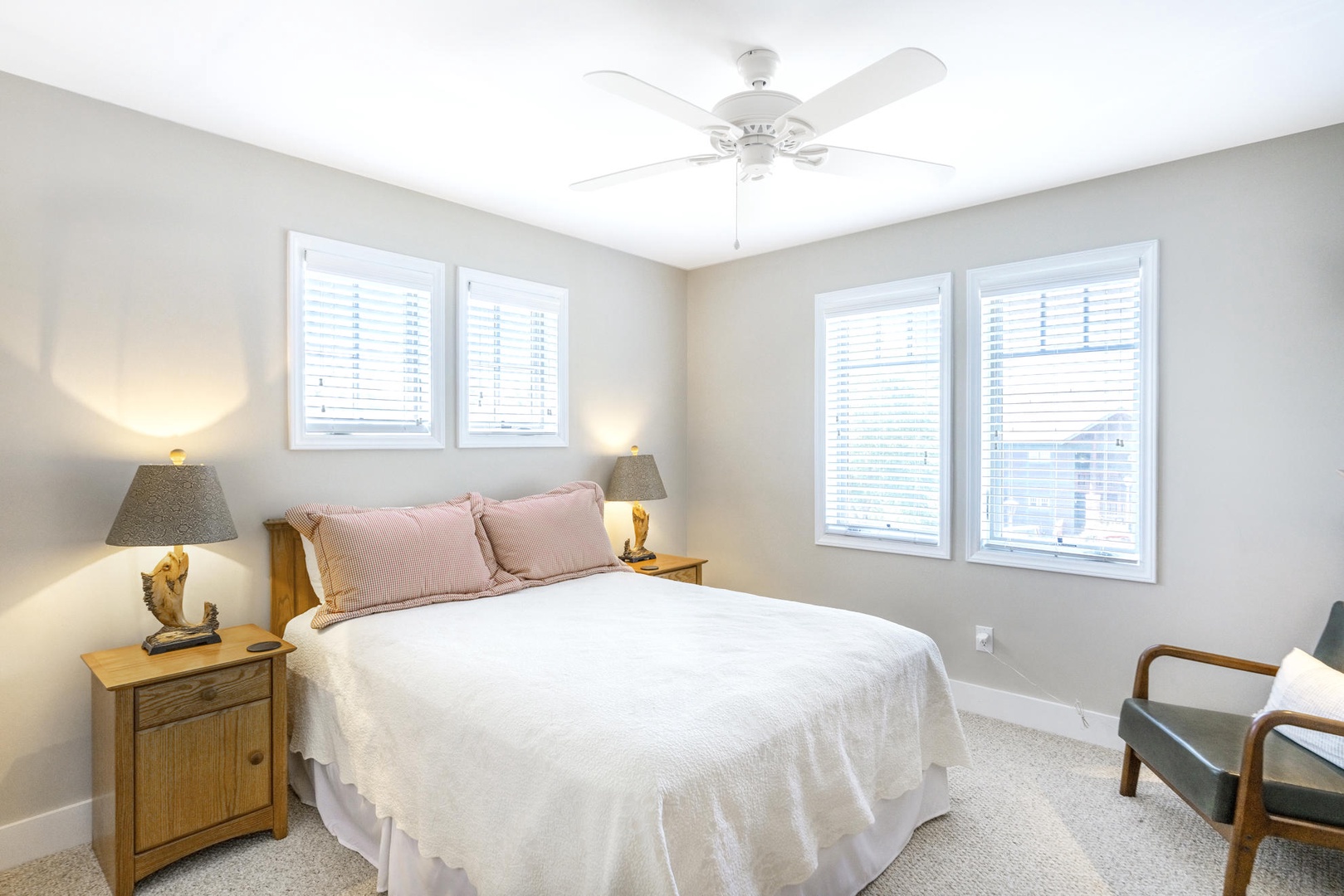 Guest Bedroom---Queen Size Bed