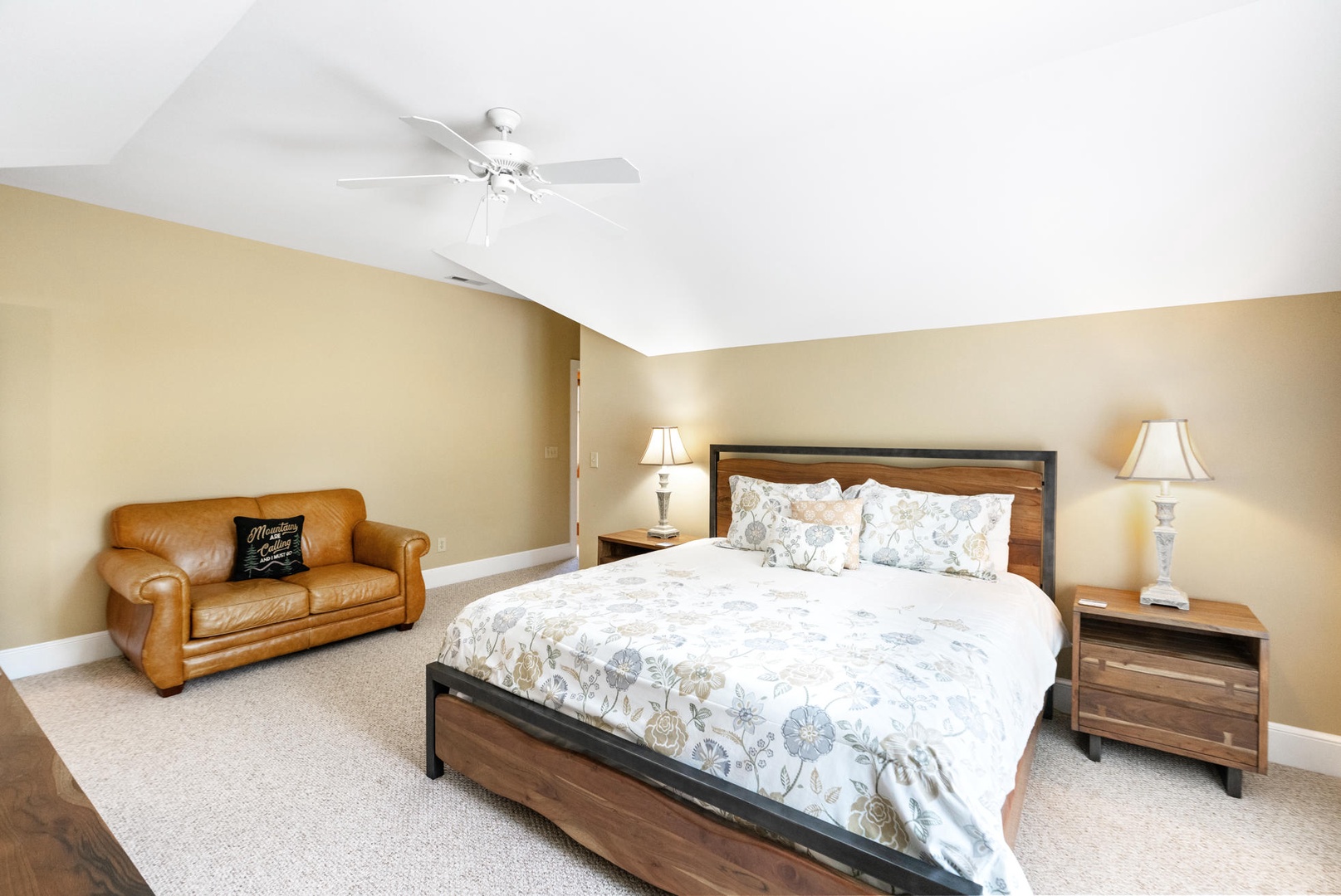 Guest Bedroom---King Size Bed, Upstairs