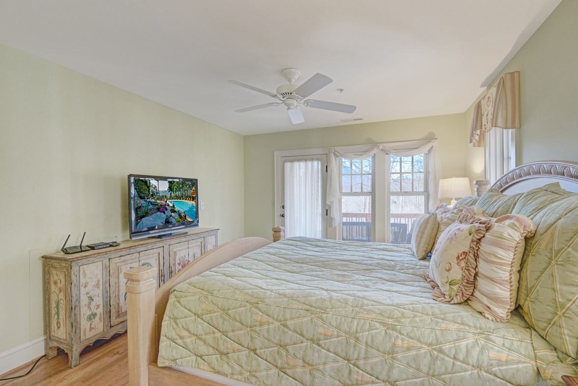 Primary Bedroom--- King Size Bed, Main Floor, TV