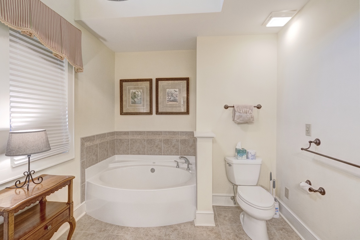 Primary Bathroom--- Large Soaking Tub