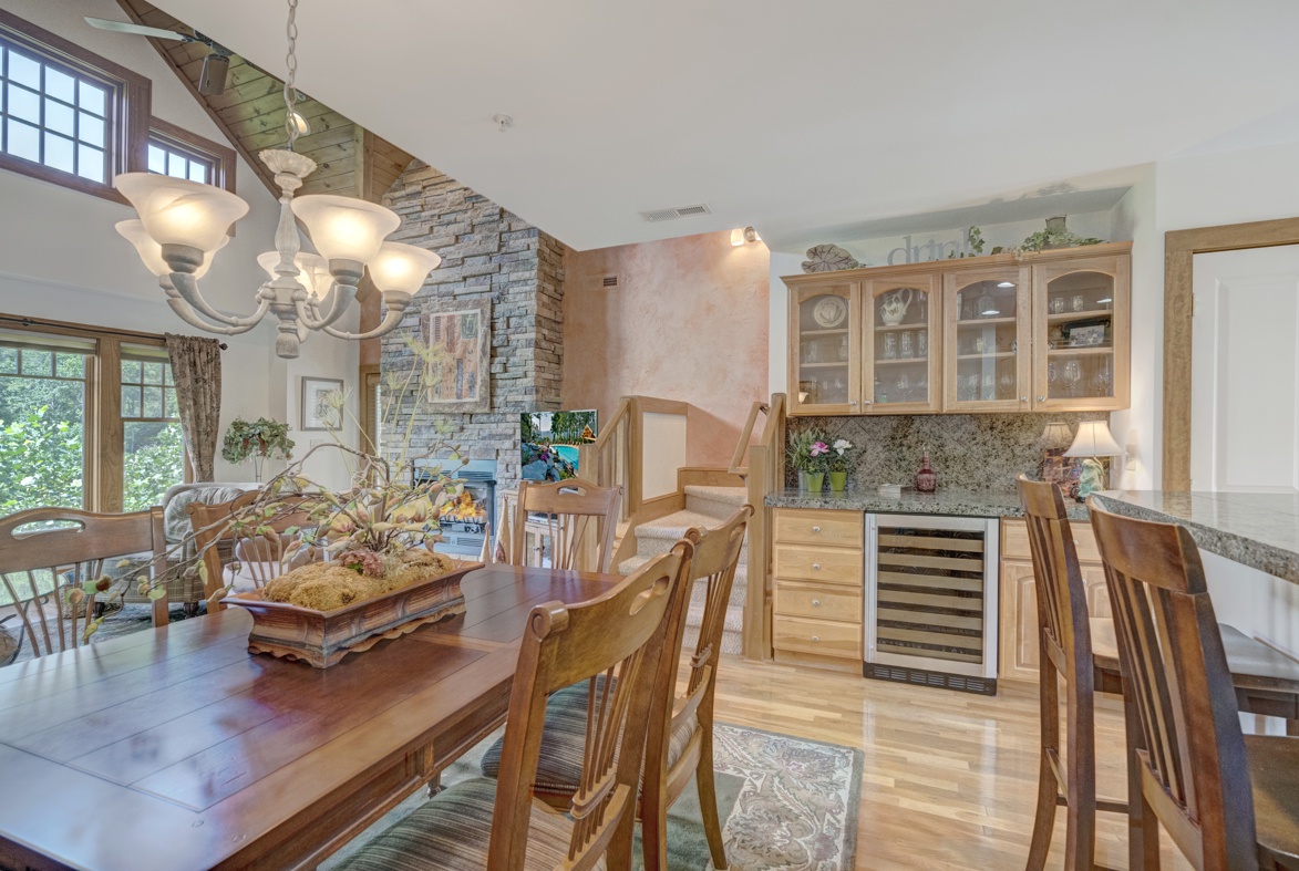 Dining and Wine Bar Areas