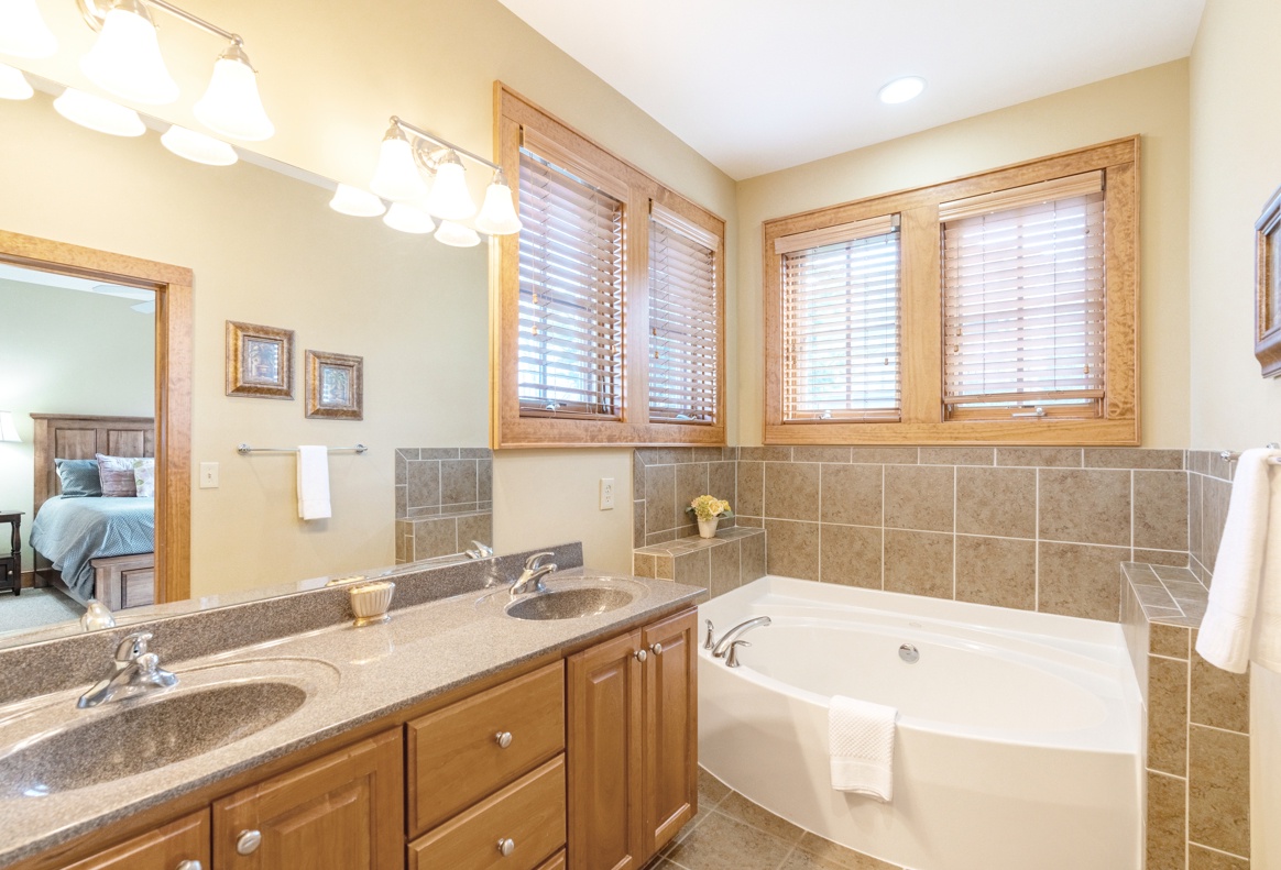 Primary Bathroom Suite---Double Sinks, Large Soaking Tub