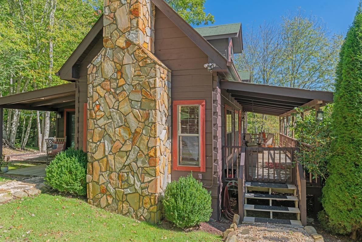 Only minutes to Sugar Mountain Ski