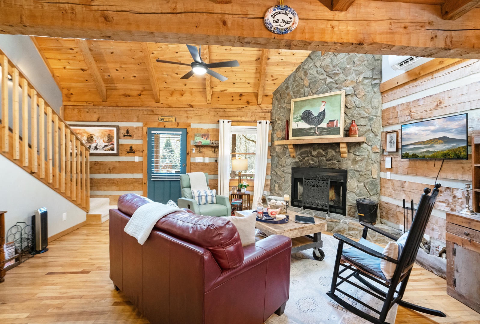 Open Floor Plan--- Cozy log cabin