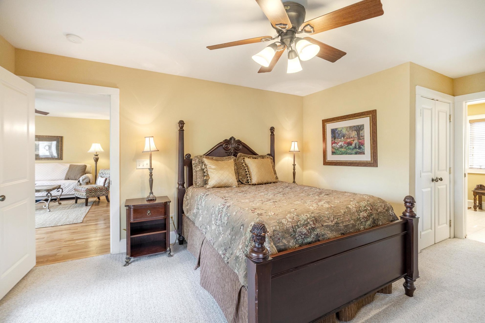 Primary Bedroom--- Queen Size Bed, Main Floor