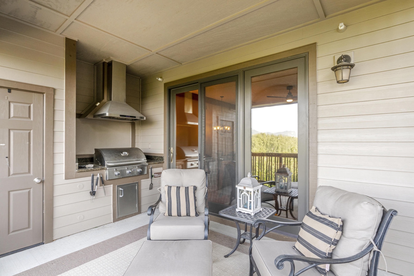 Outdoor Seating, Grill, Mountain View