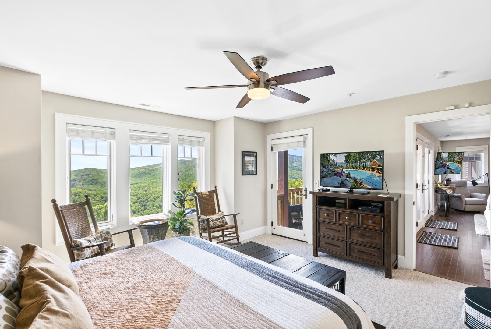 Primary Bedroom---King Size Bed, Mountain View, TV