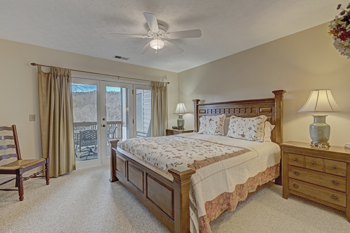 Primary Bedroom--- King Size Bed