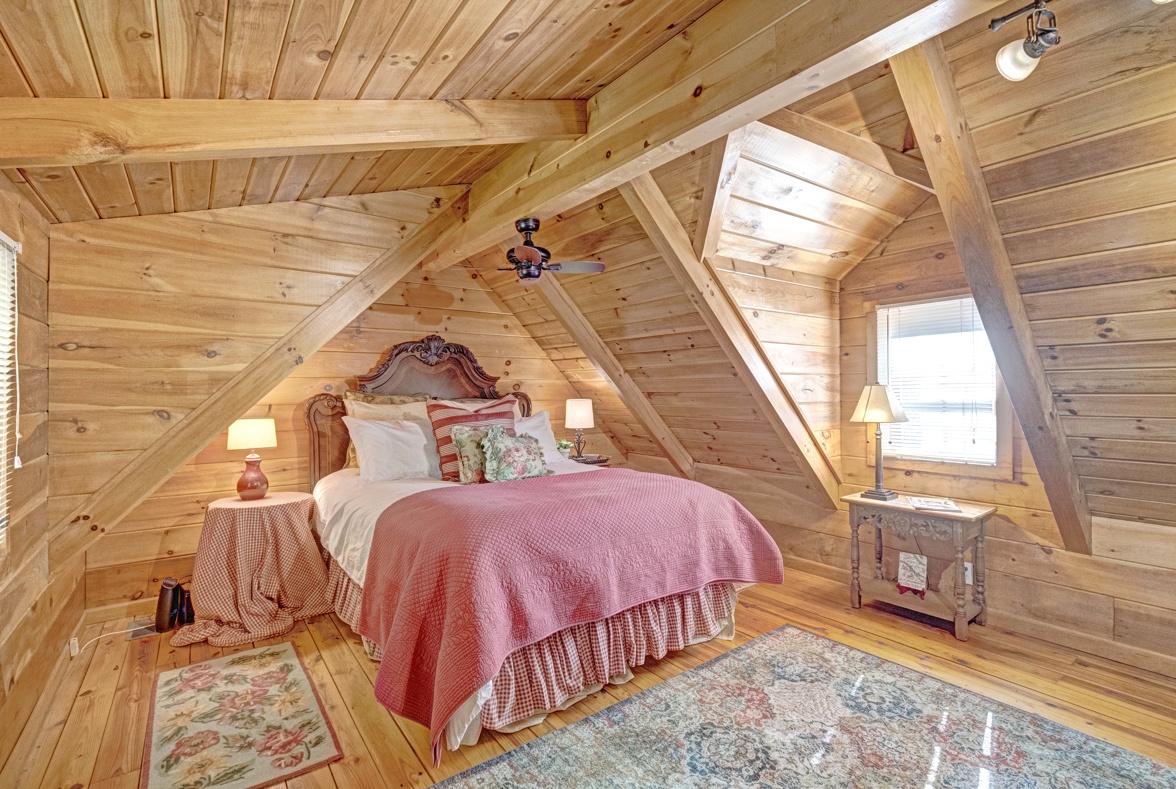 Loft Area---Queen Size Bed