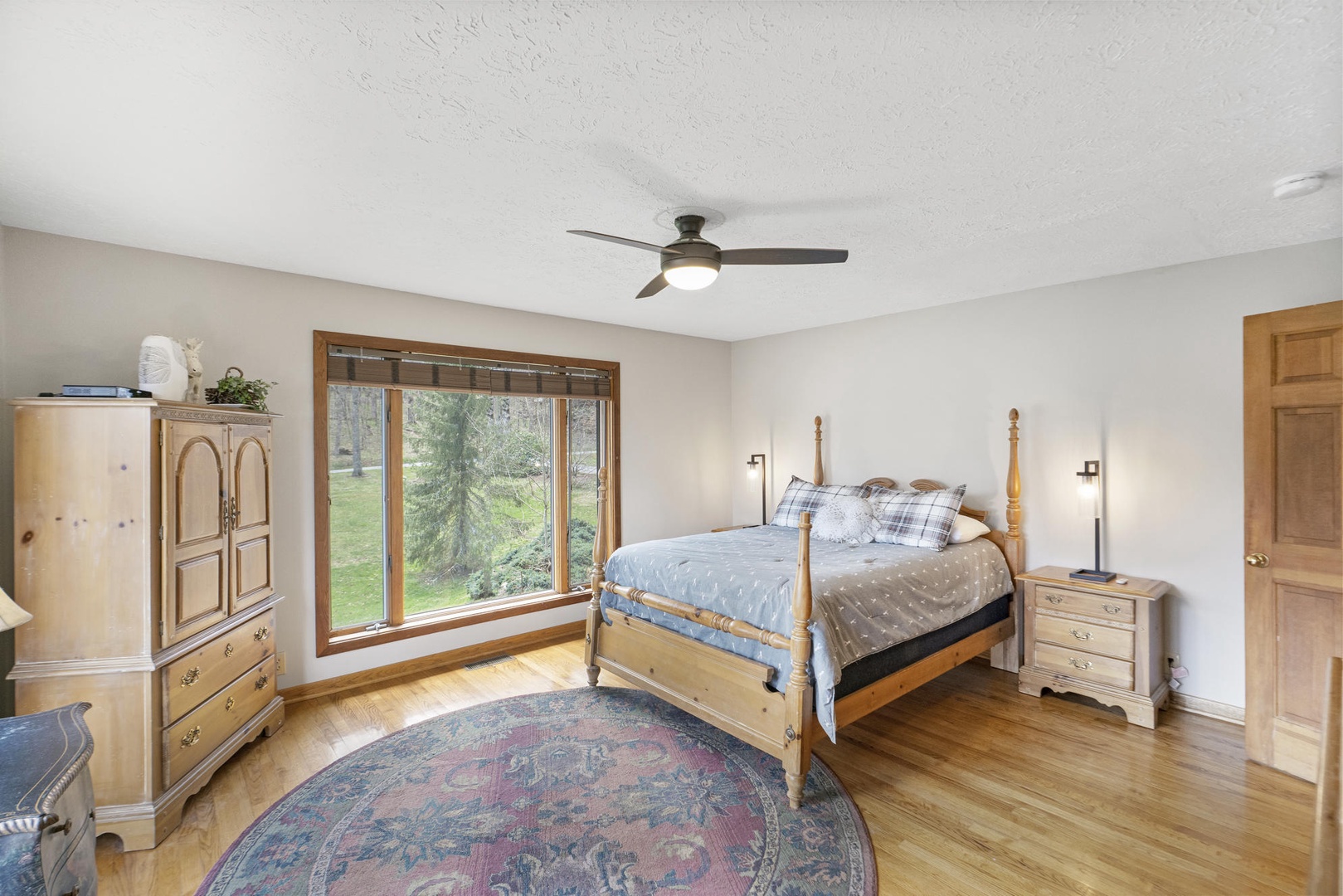 Guest Bedroom---Main Floor, Queen Size Bed