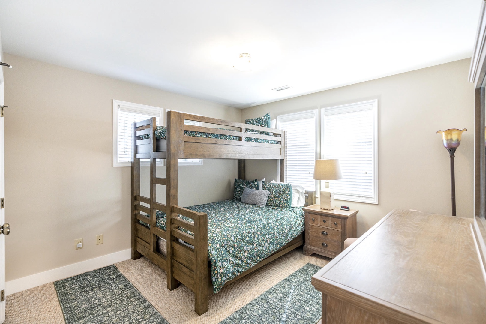 Guest Bedroom---Bunk Beds (Full/Twin)