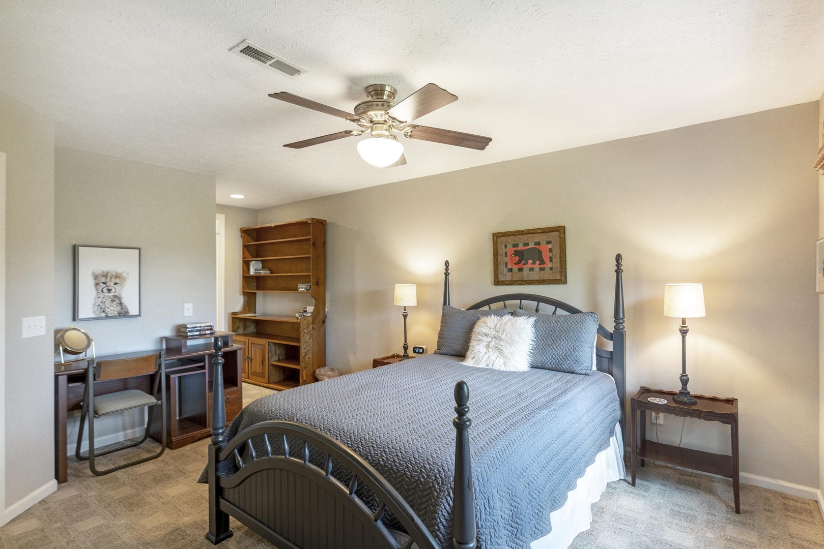 Guest Bedroom---Queen Size Bed, Downstairs