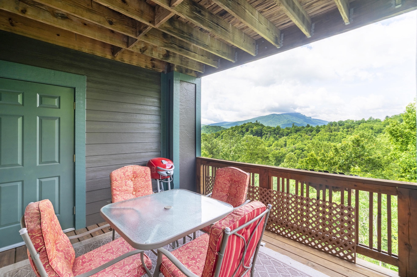 Deck Area---Grandfather Mountain View