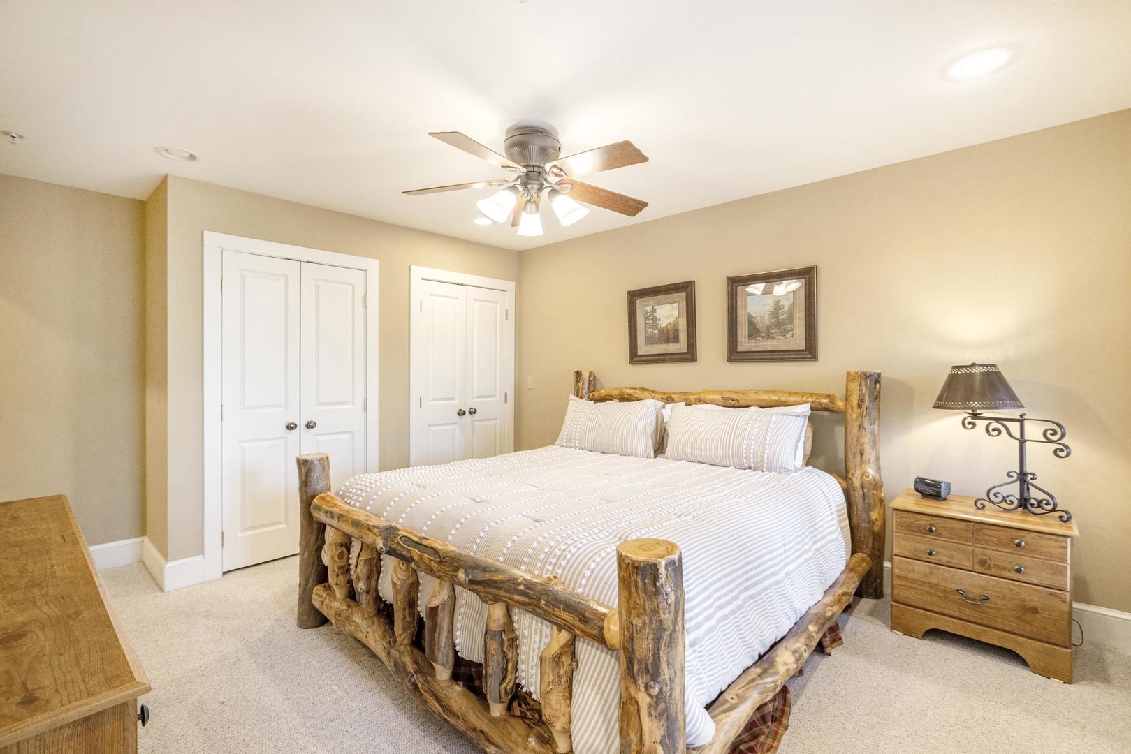 Guest Bedroom--- King Size Bed, Downstairs