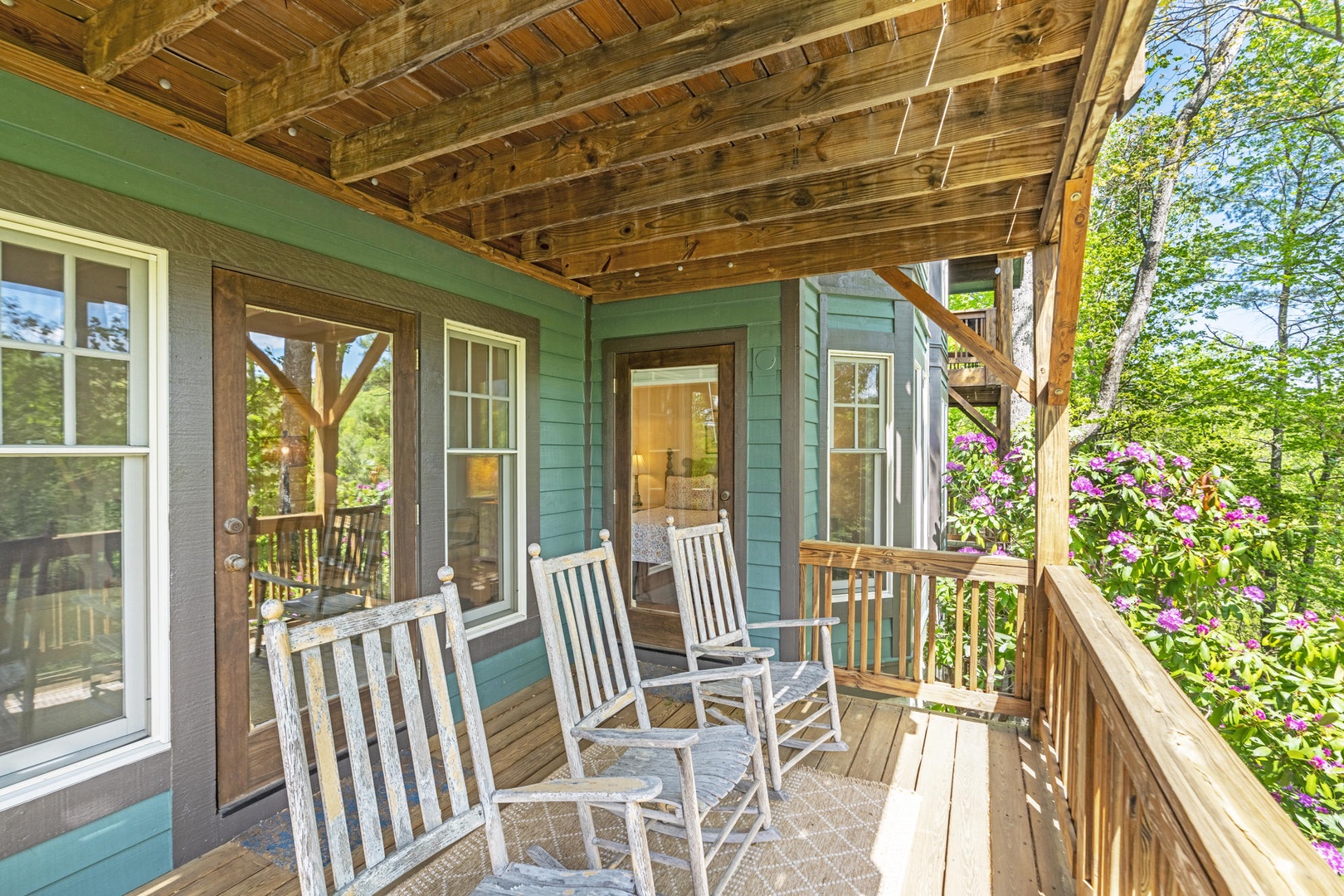 Lower Level Deck Area---Rocking Chairs