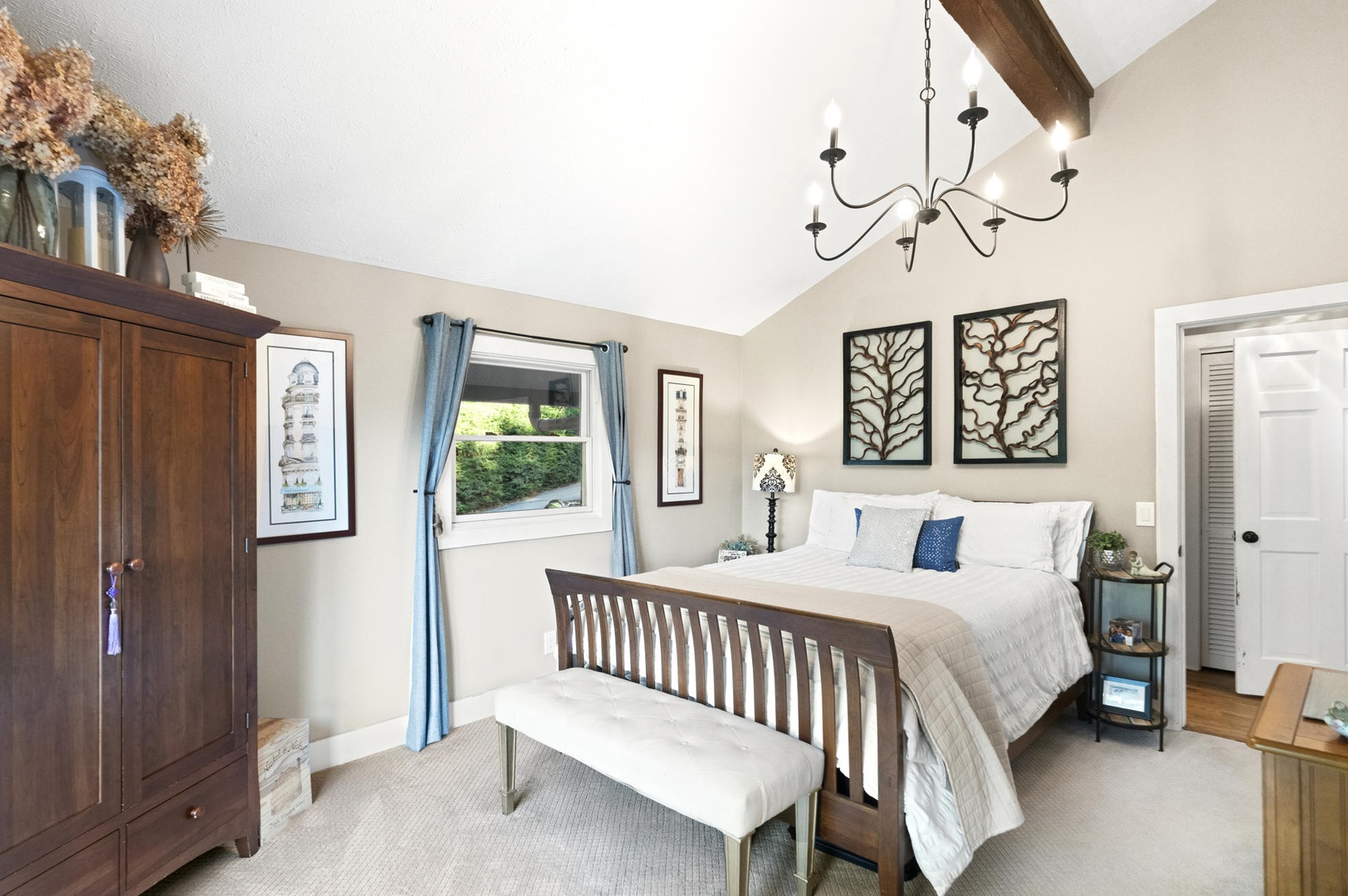 Primary Bedroom---Queen Size Bed, Main Floor