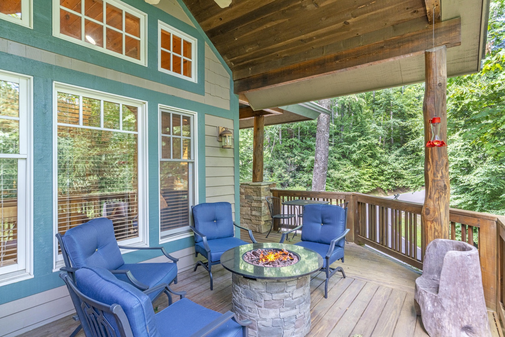 Outdoor Seating and Fire Pit