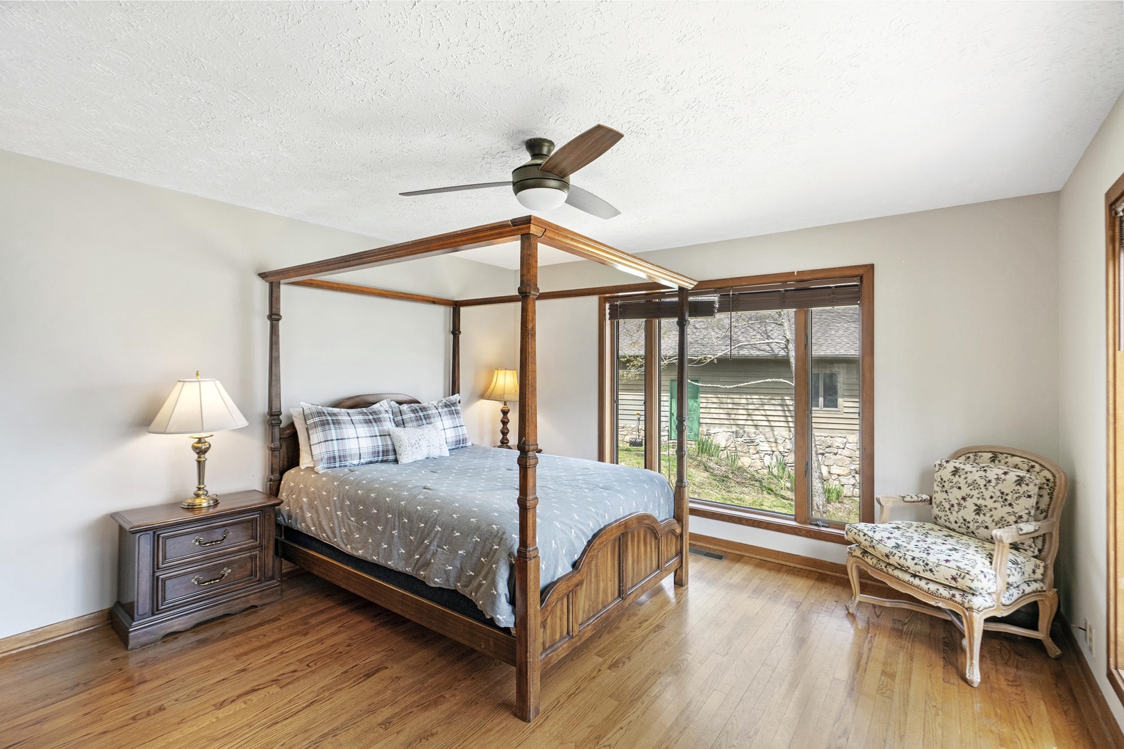 Guest Bedroom---Main Floor, Queen Size Bed