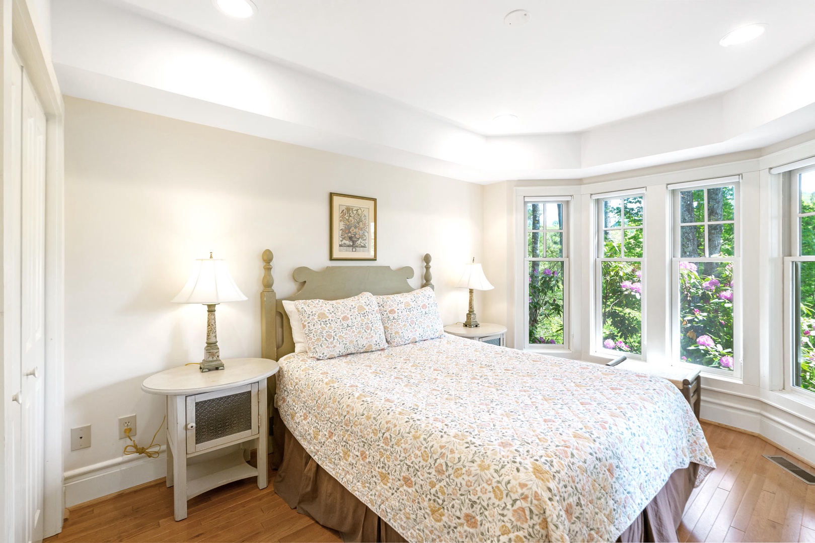 Guest Bedroom---Queen Size Bed, Downstairs