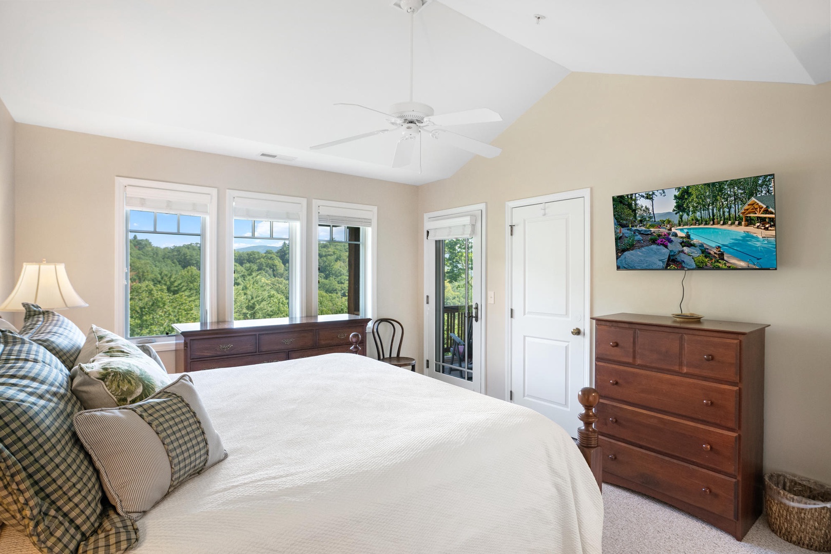 Primary Bedroom---King Size Bed, Mountain View