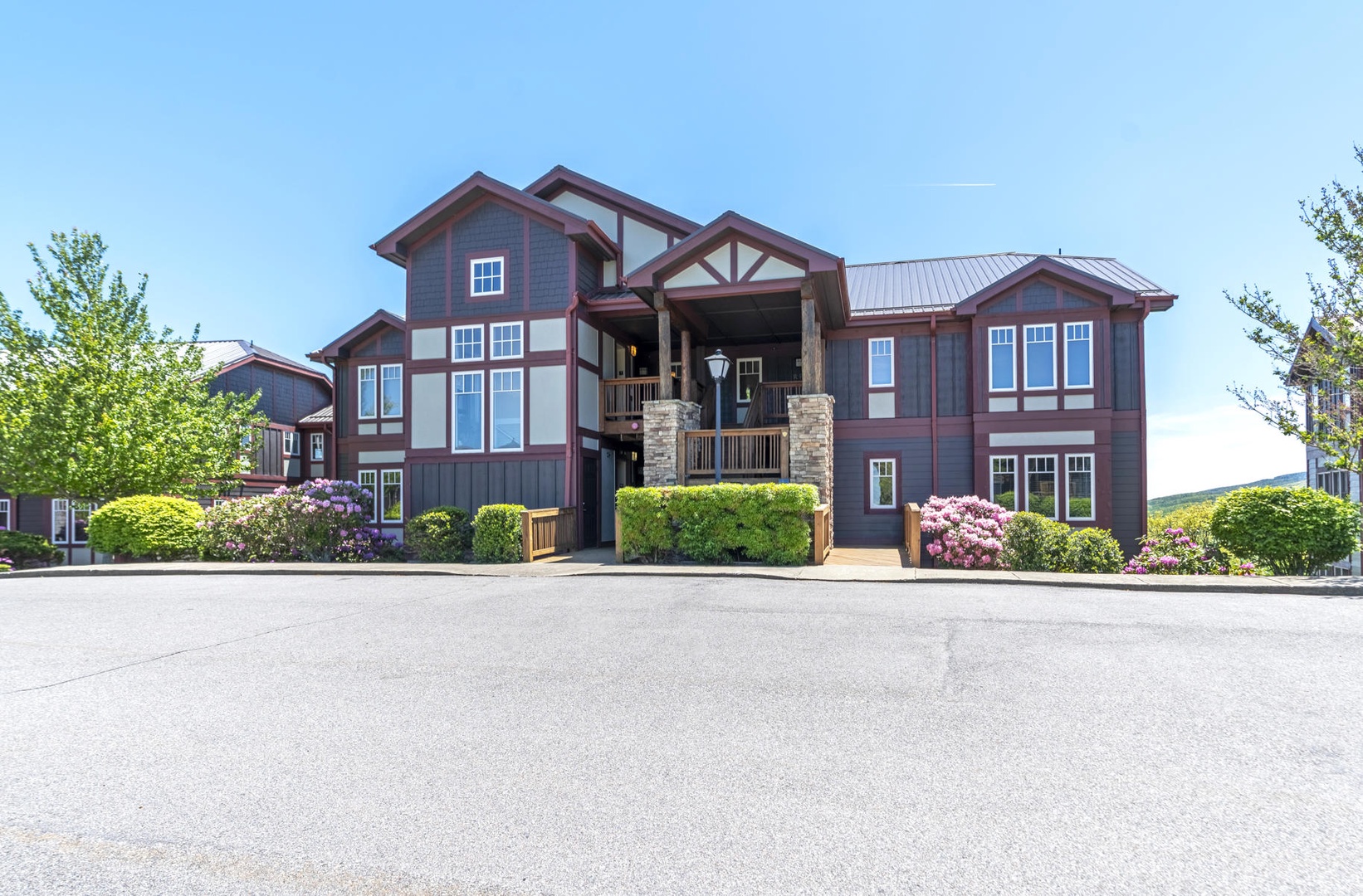 Grand Oaks RR4 Building
