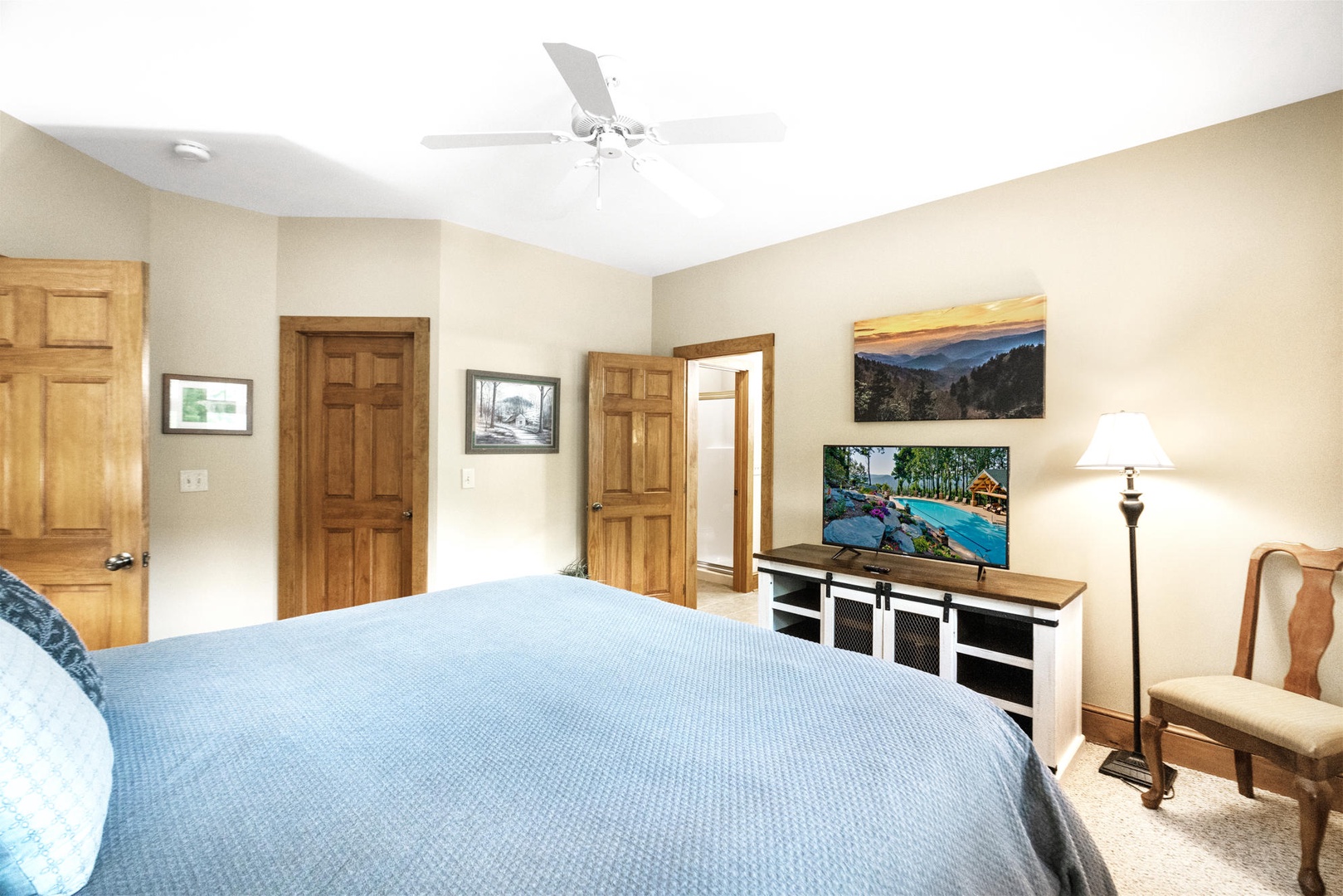 Primary Bedroom---King Size Bed, TV