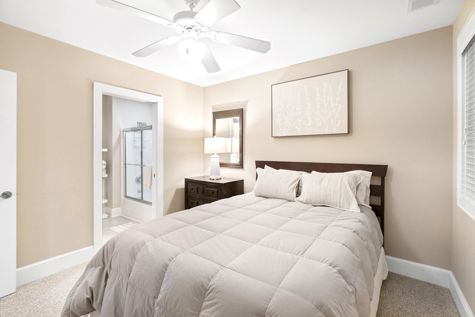 Guest Bedroom---Queen Size Bed