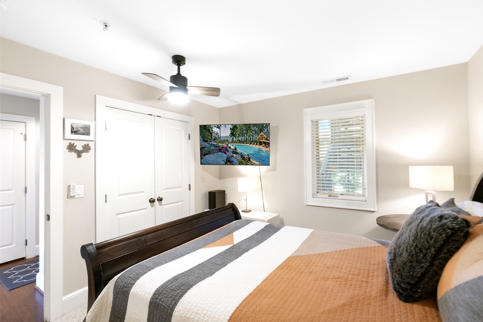 Guest Bedroom---King Size Bed, TV