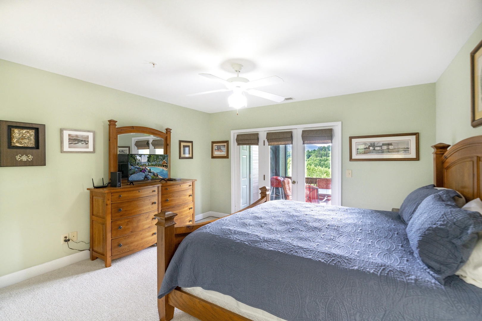 Primary Bedroom---King Size Bed, TV, Mountain View