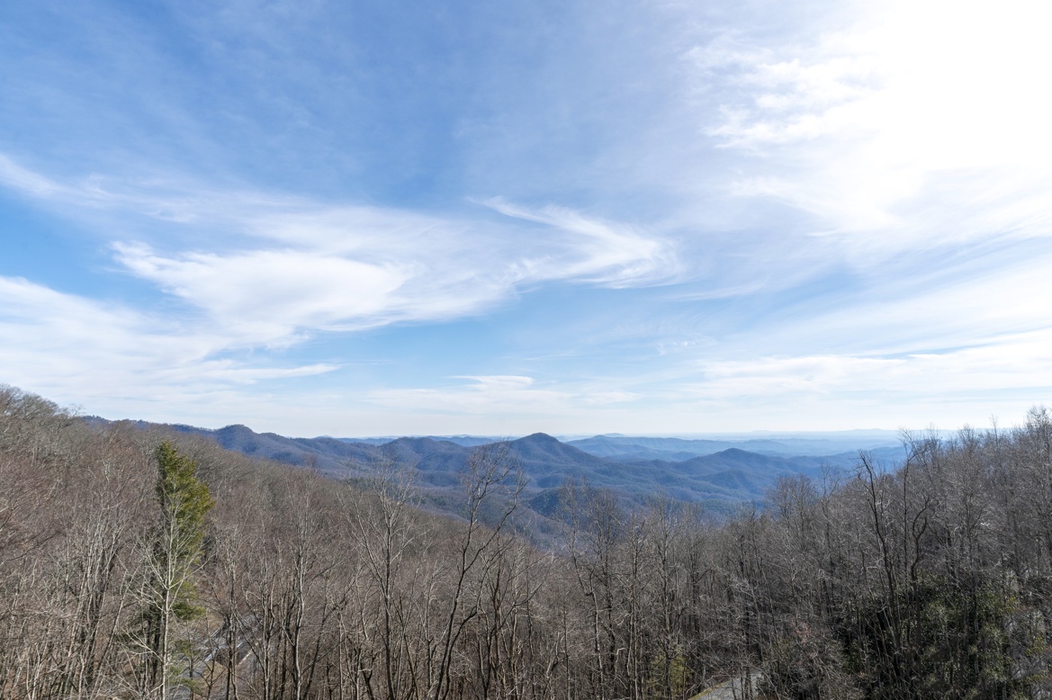 Deck Area--- Johns River Gorge Mountain View