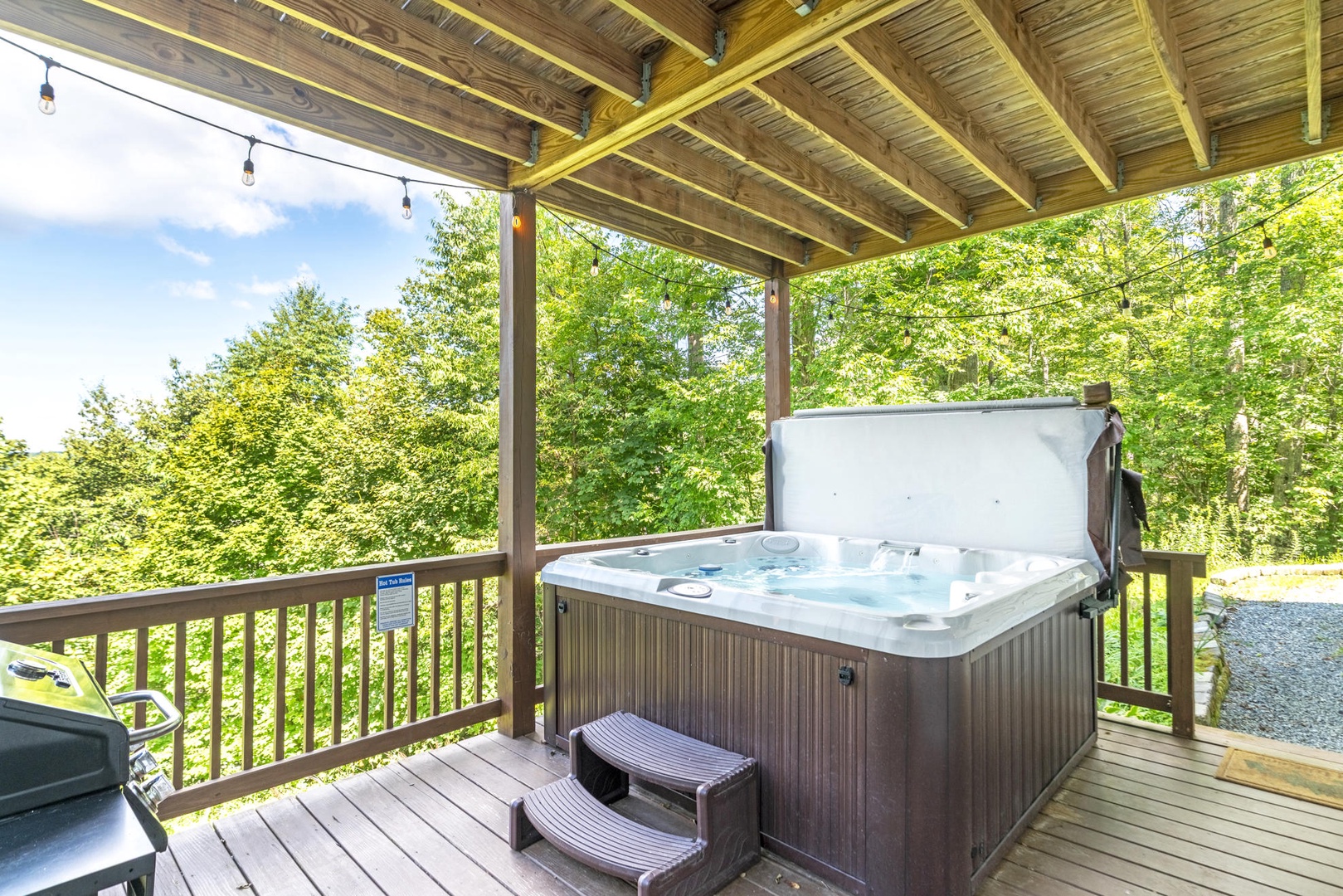 Private Hot Tub with Mountain View