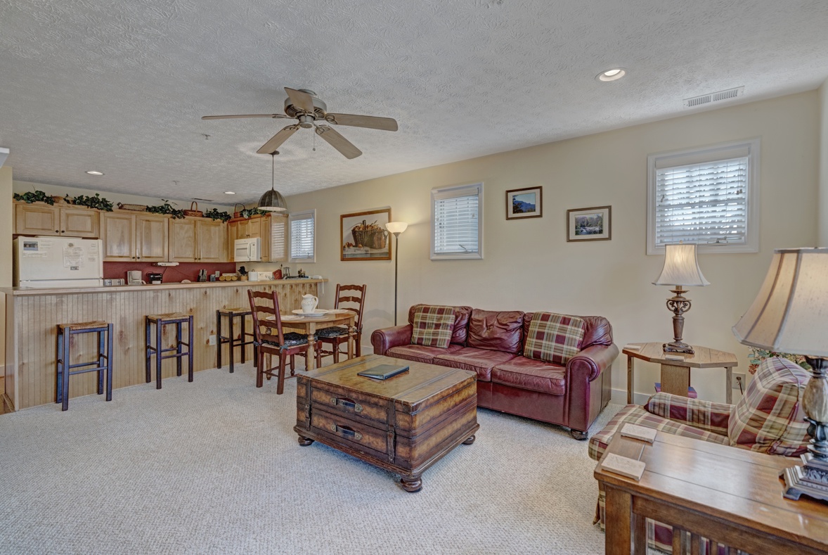 Open Floor Plan--- Kitchen/Dining/Living Rooms