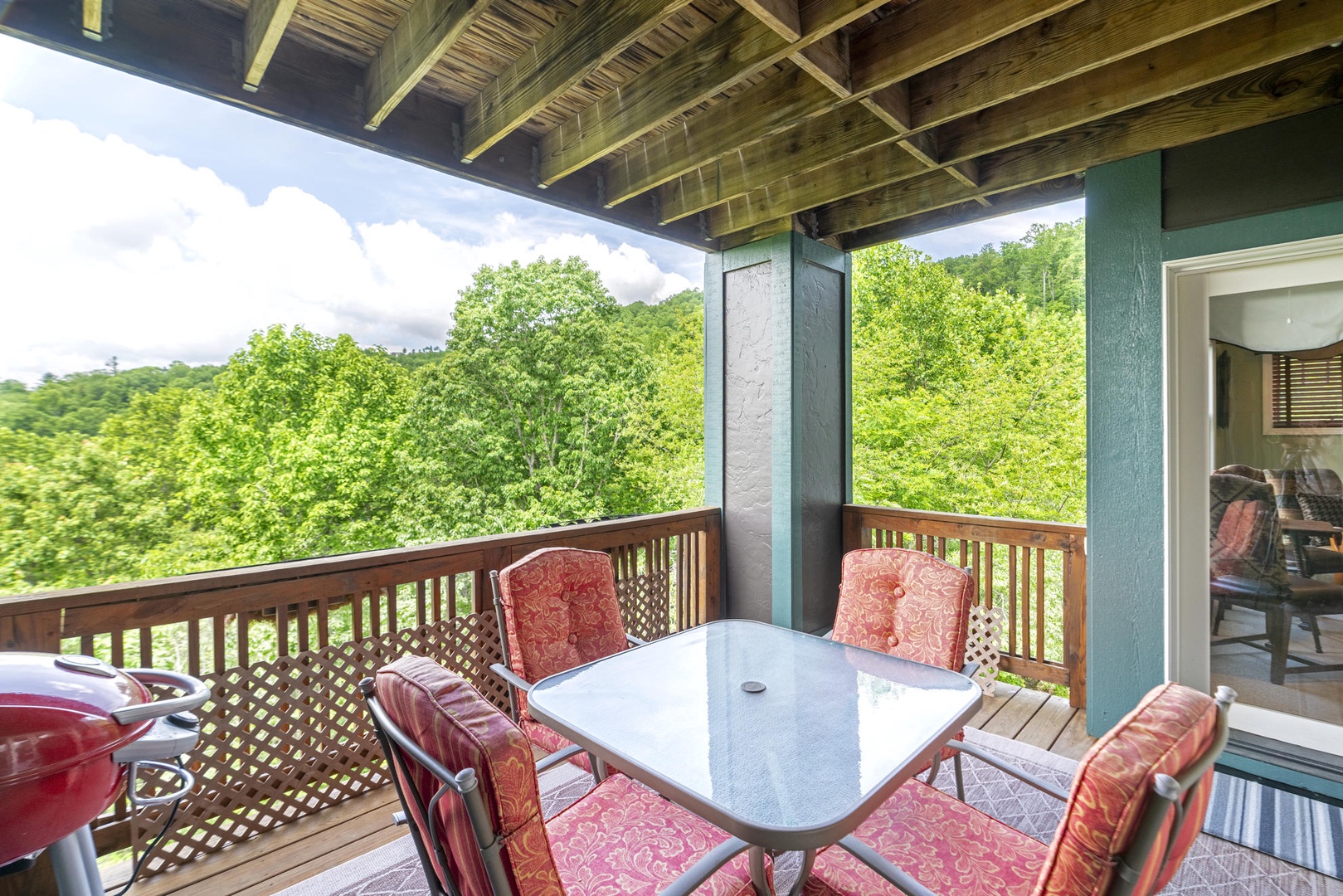 Deck Area---Outdoor Dining