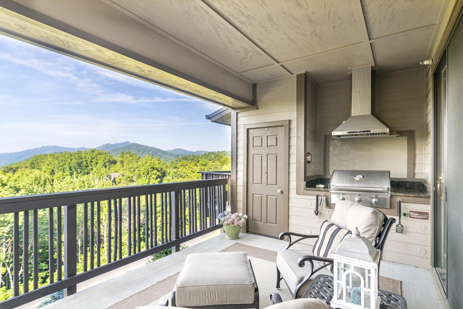 Outdoor Seating, Grill, Mountain View