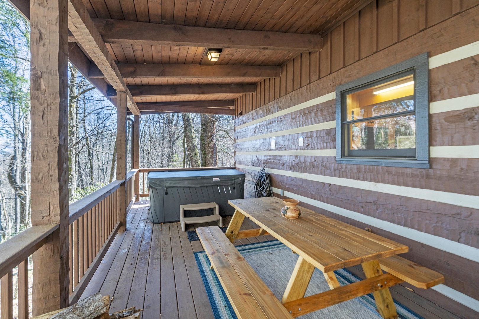 Covered Deck---Outdoor Seating, Hot Tub