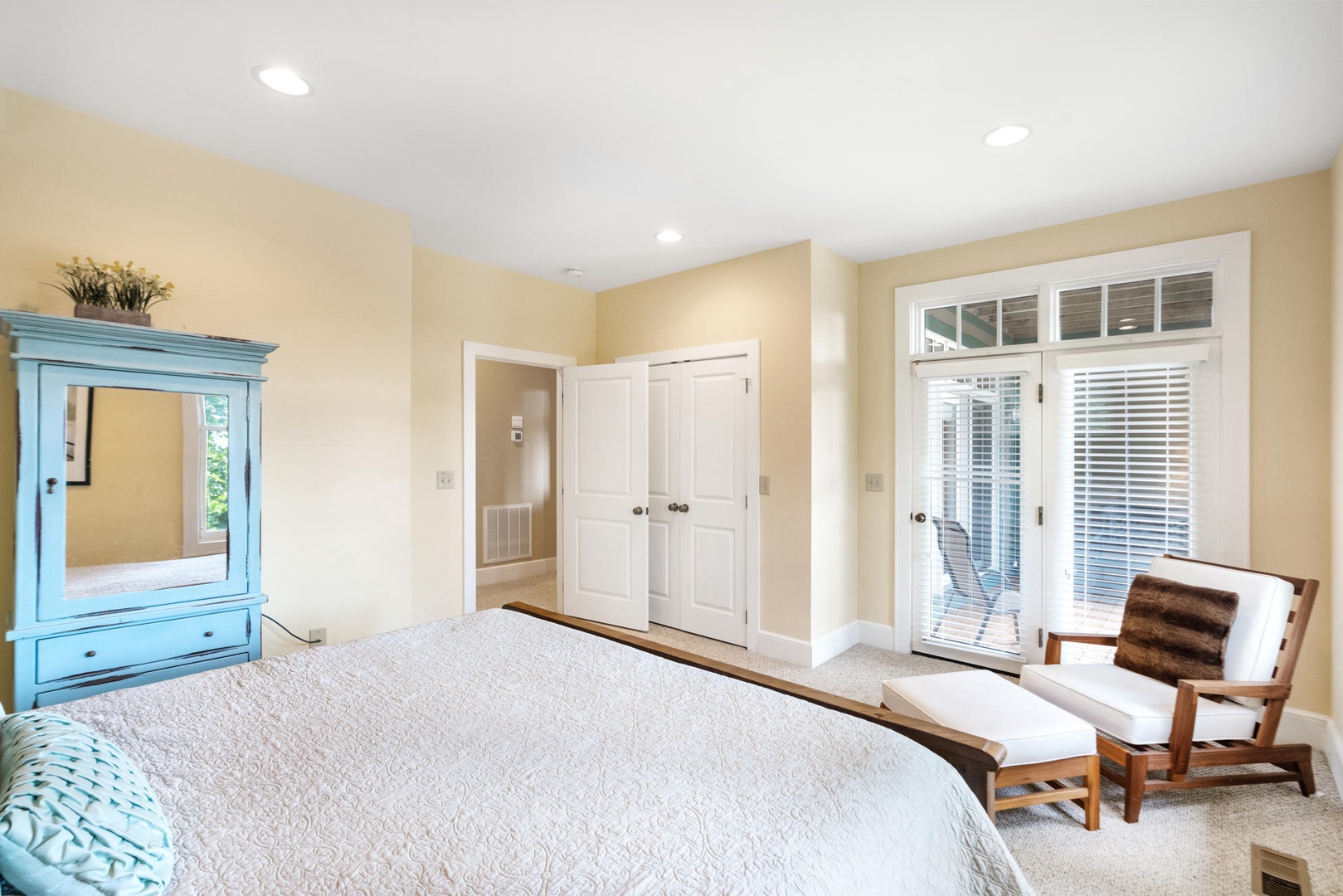 Guest Bedroom---King Size Bed, Downstairs