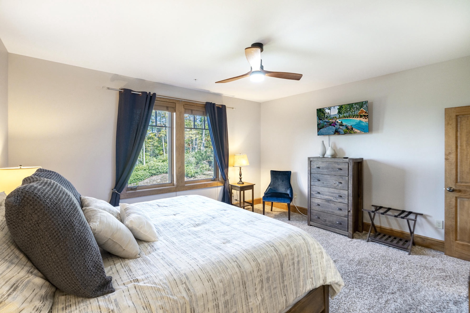 Primary Bedroom---King Size Bed, TV, Mountain View