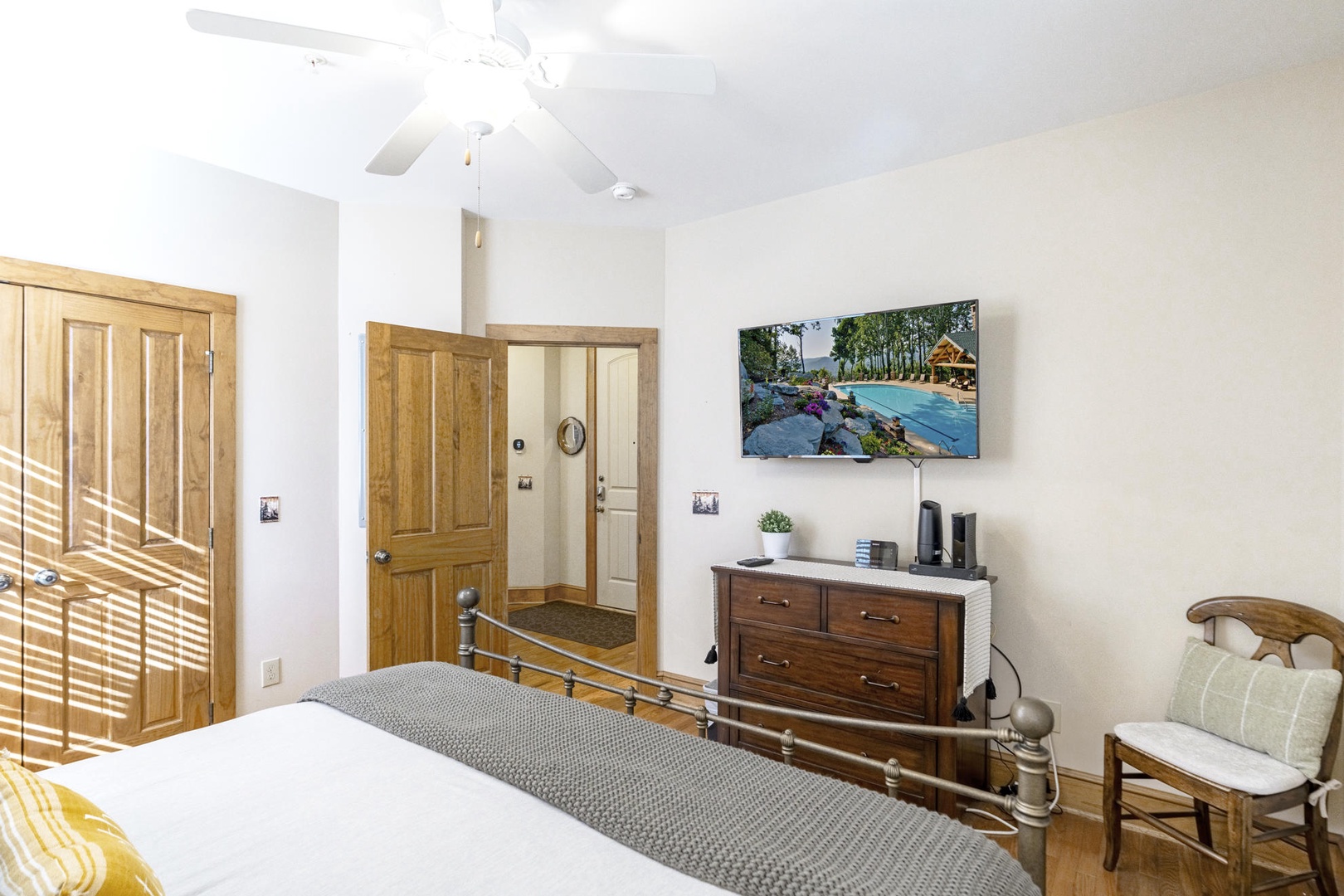 Primary Bedroom---King Size Bed, TV