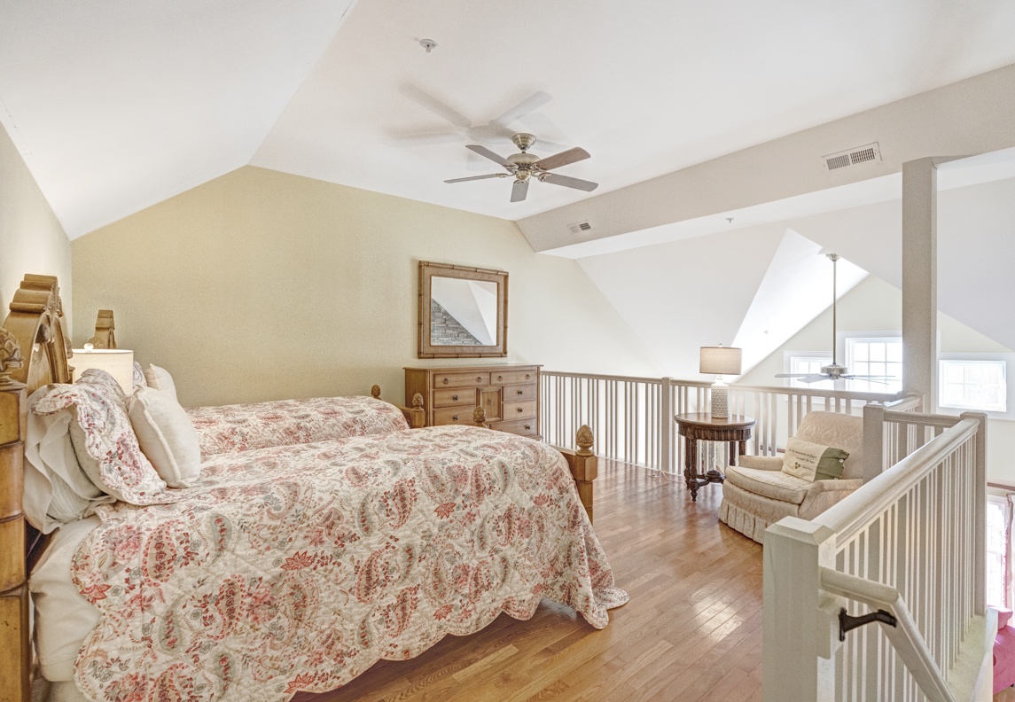 Loft Area--- Twin Beds