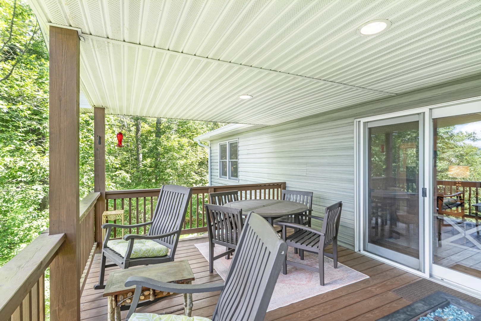 Outdoor Seating and Dining Space
