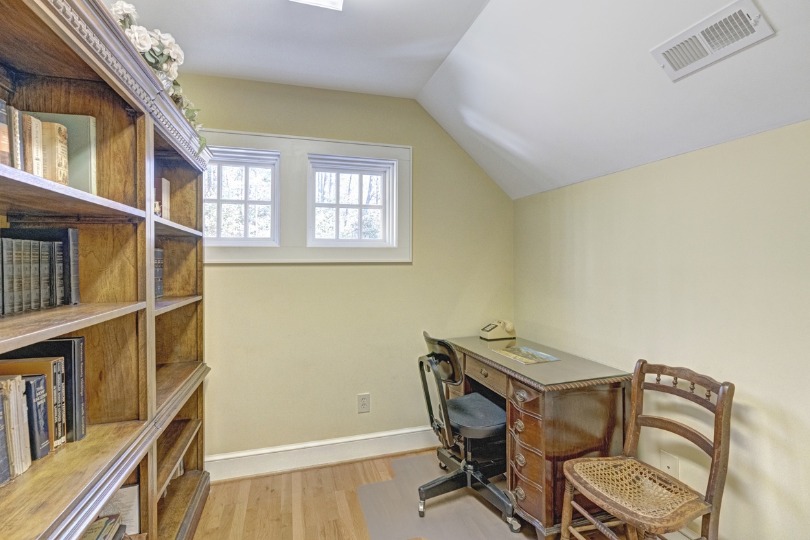 Bonus Room--- Office, Loft Area