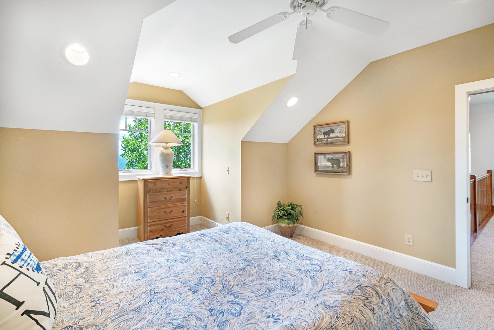 Guest Bedroom---Queen Size Bed, Upstairs