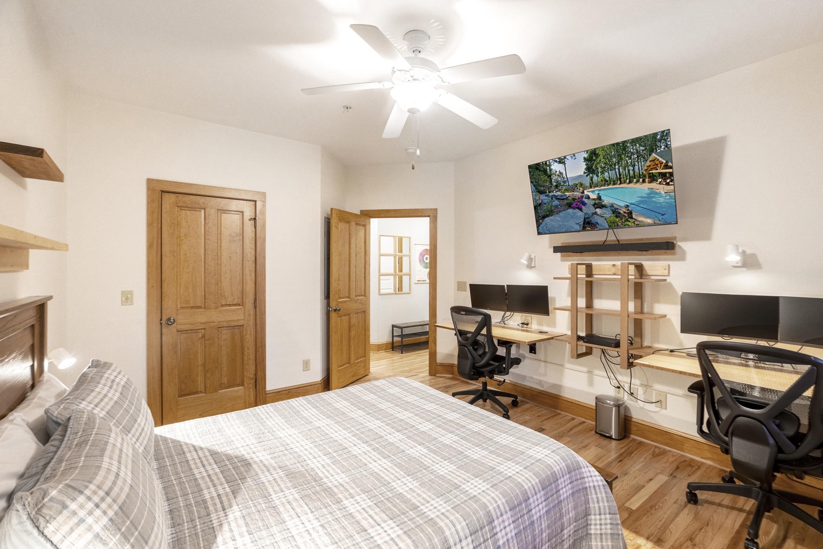 Primary Bedroom---Queen Size Bed, Television, Desks