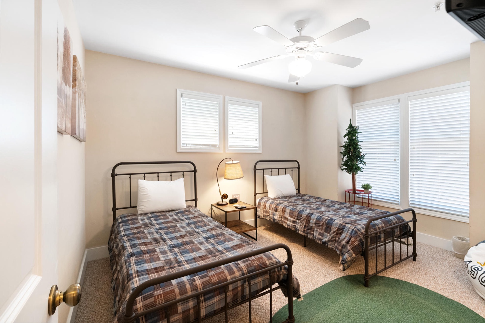 Guest Bedroom---Two Twins