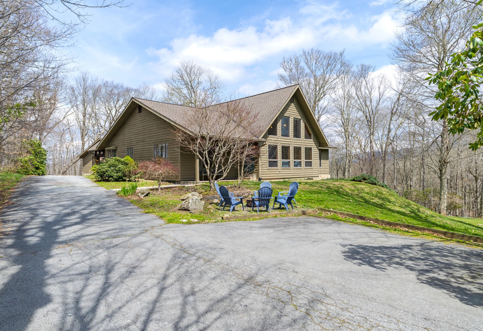 Sugar Mountain Lodge---Outdoor Seating, Firepit
