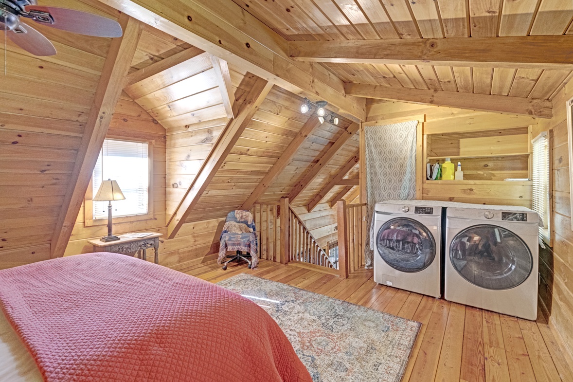 Loft Area---Queen Size Bed, Washer/Dryer